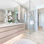 Design Ideas for Stylish Glass Shower Doors in Small Bathrooms
