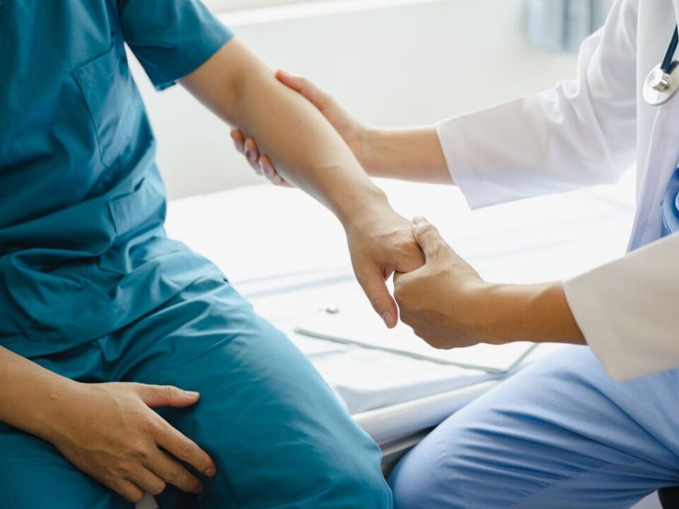 Spine Specialist vs. Orthopedic Doctor